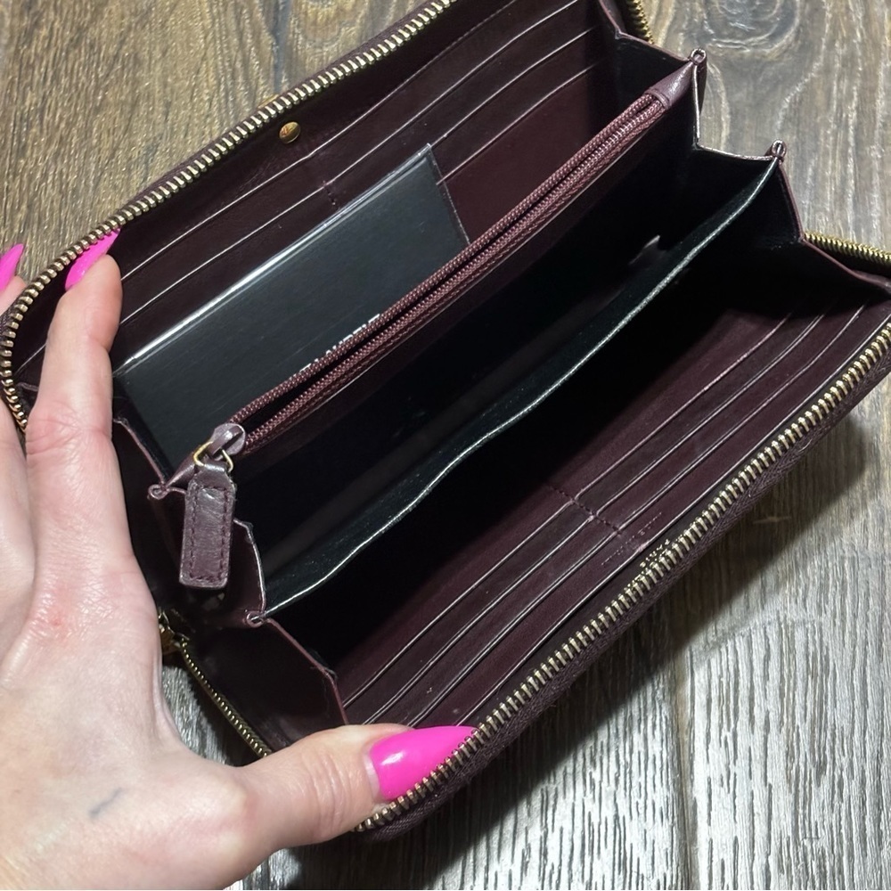 Saint Laurent Leather Continental
Wallet - Burgundy Wallet - Picture 8 of 16